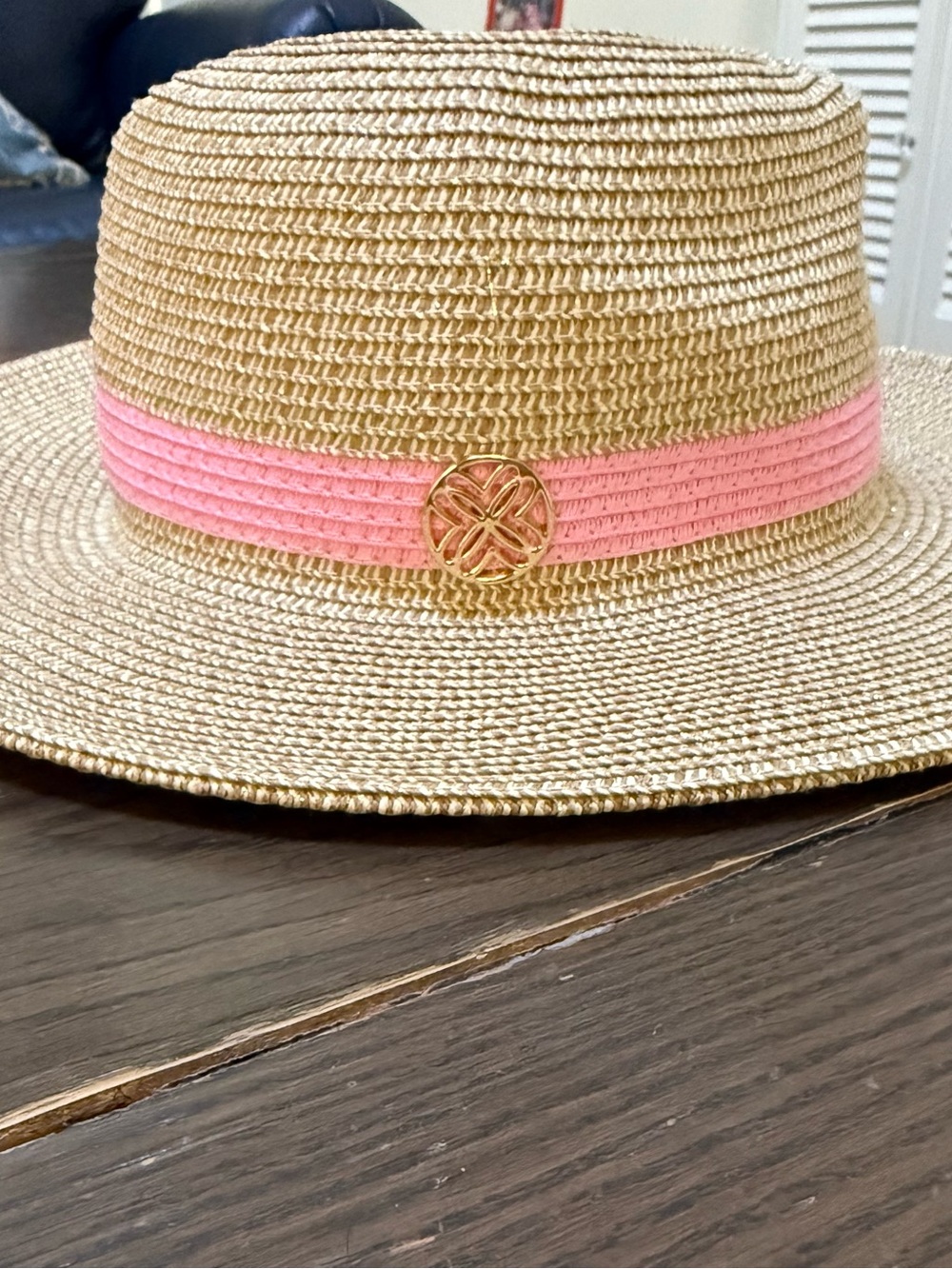 NWT!! Lilly Pulitzer sun hat! Beautiful pink detail. Size M/L. Never worn!